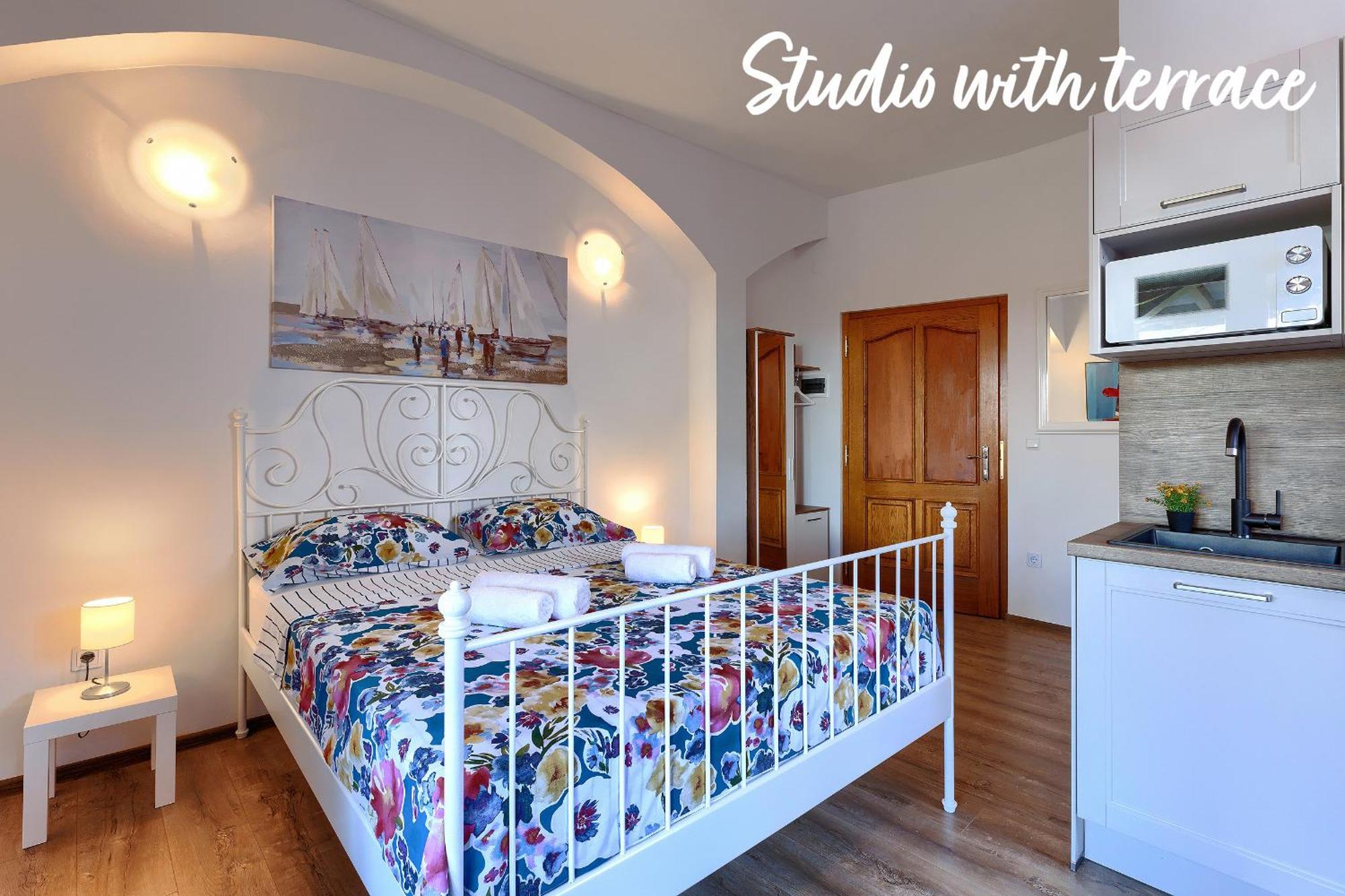 Studios Notte Sul Porto Rovinj Ngoại thất bức ảnh