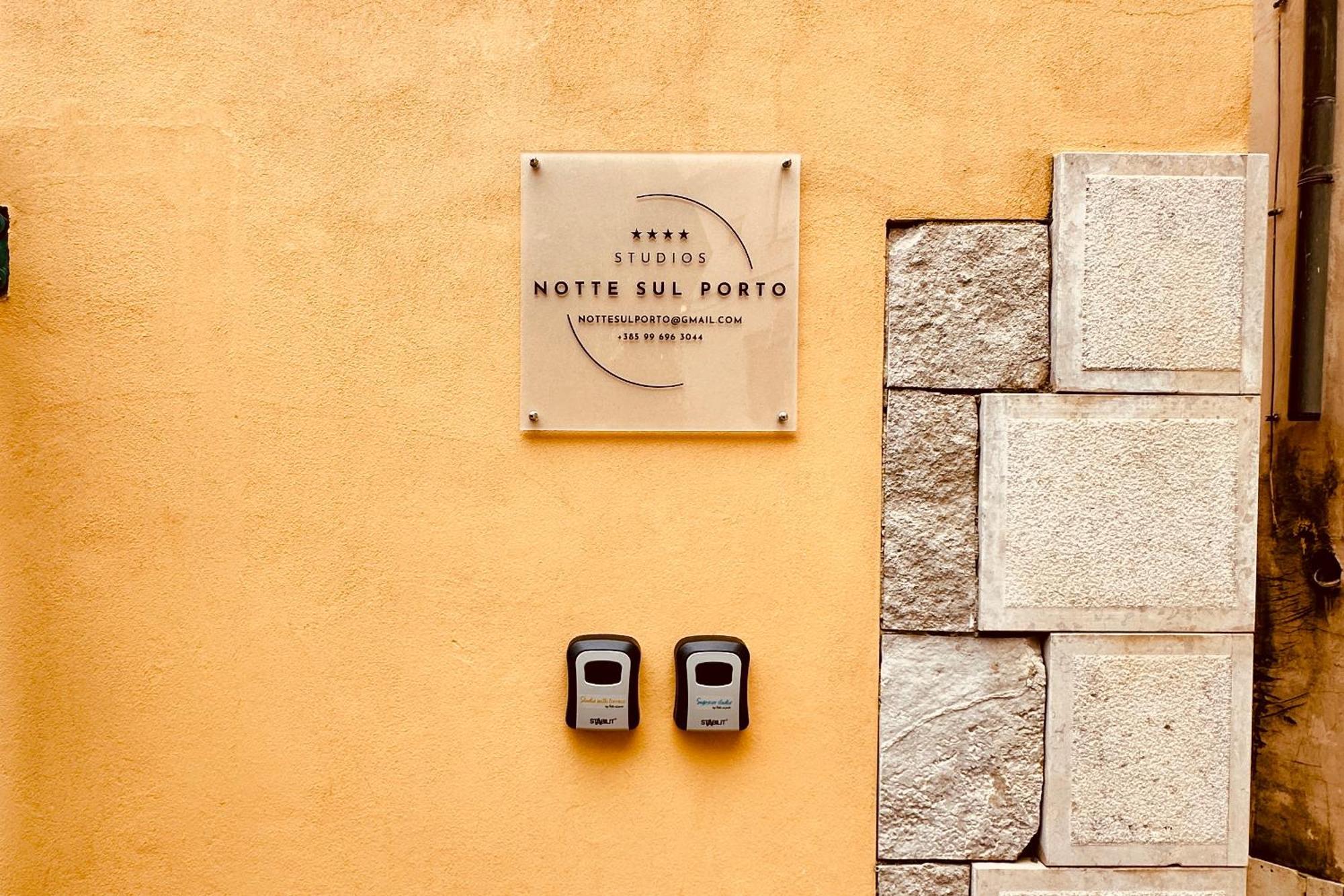 Studios Notte Sul Porto Rovinj Ngoại thất bức ảnh